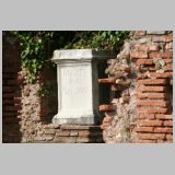 2183 ostia - regio iii - cardo degli aurighi - domus di marte (iii,ii,5) - marmoraltar - marti augusto sacrum.jpg.jpg